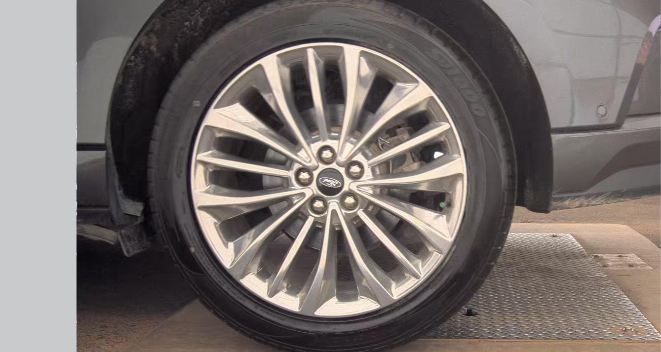 2020 Ford Edge Titanium