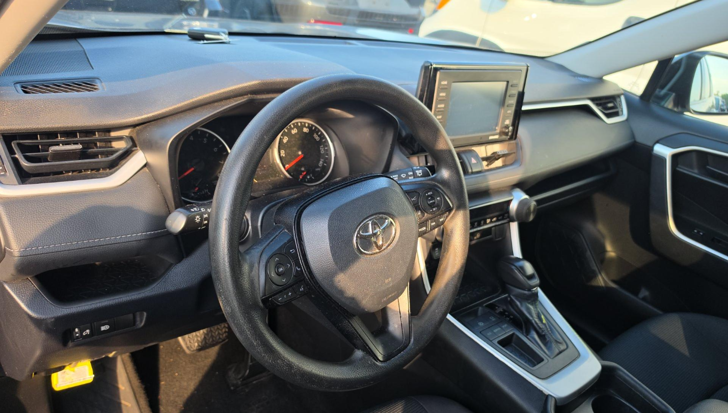 2020 Toyota RAV4 LE