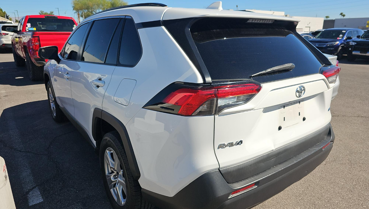 2020 Toyota RAV4 LE