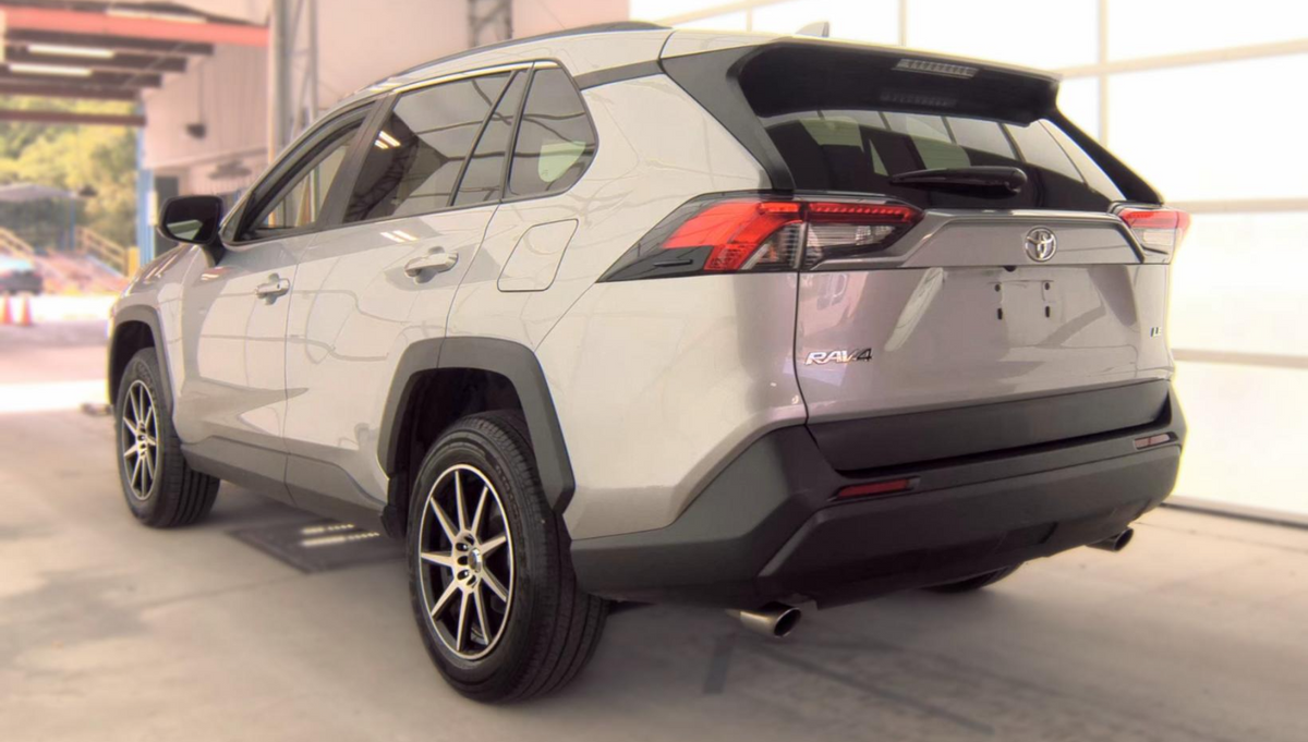 2020 Toyota RAV4 LE